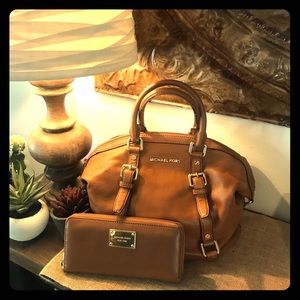 Michael Kors Medium Bedford + Matching Wallet
